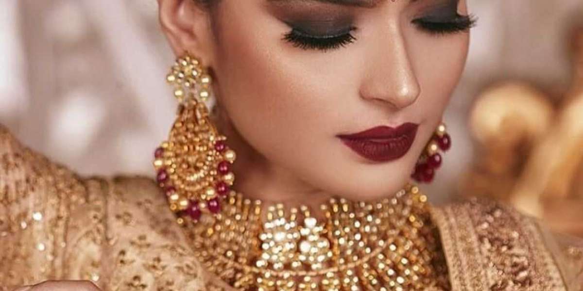 Top Tips for Flawless Bridal Makeup at Summer Weddings